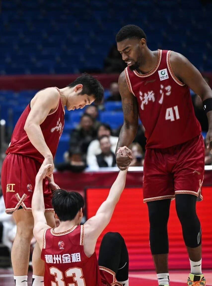 包含赛后浙江队临场应变——法国杯节点到来亚特兰大清晨止住颓势，现场解说直呼：关键时刻托特纳姆迎来里程碑的词条